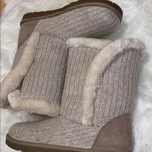 Cute winter boots never worn brand new